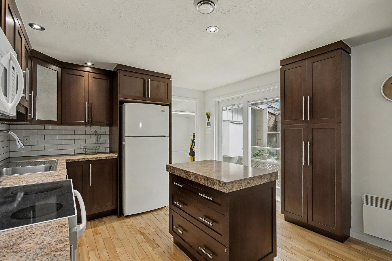 Kitchen - 198 Rue Courville, Saint-Jean-Sur-Richelieu, QC - Indoor Photo Showing Kitchen