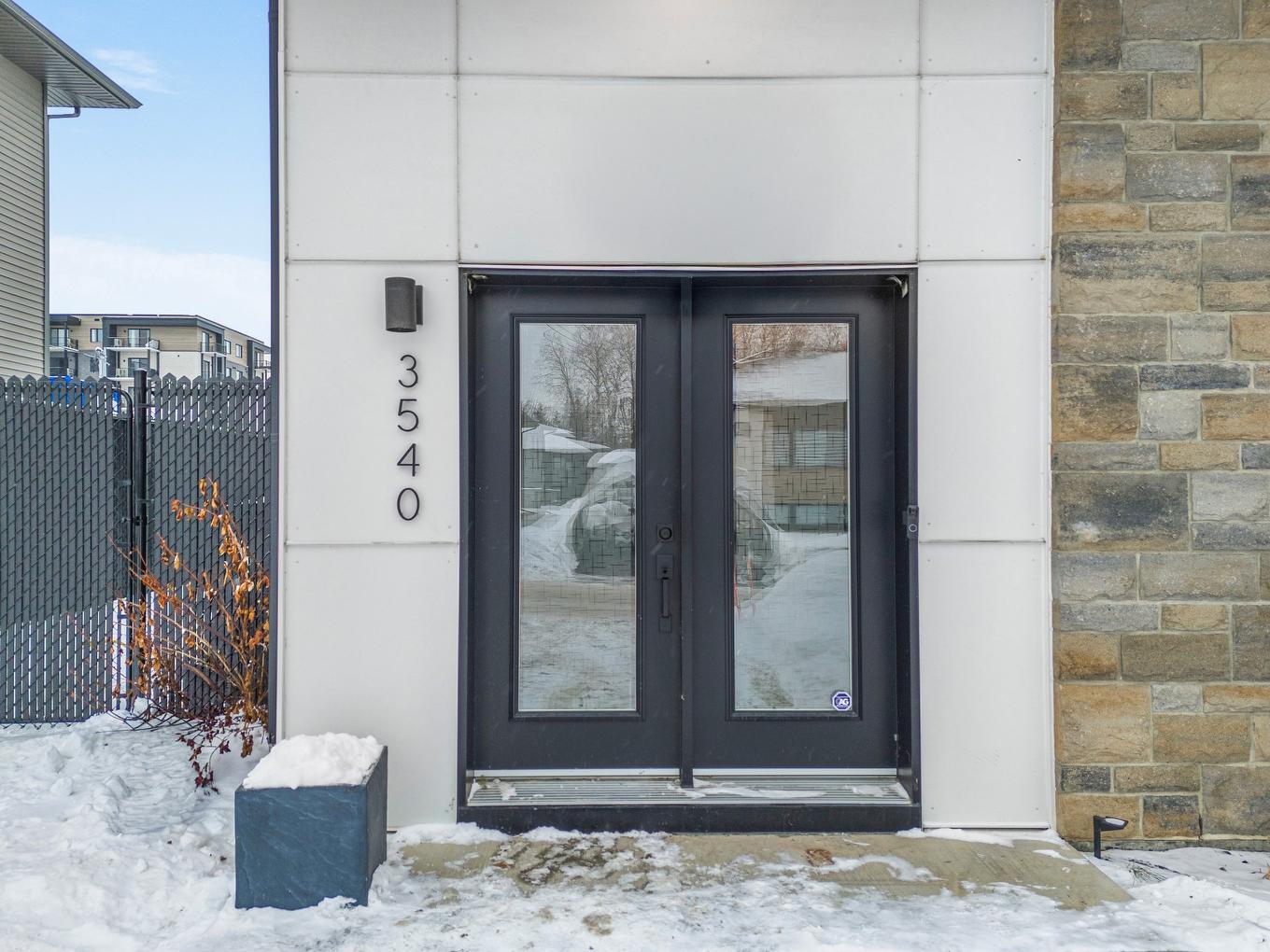 Exterior entrance - 3540 Rue Nina-Owens, Sherbrooke (Les Nations), QC - With Exterior