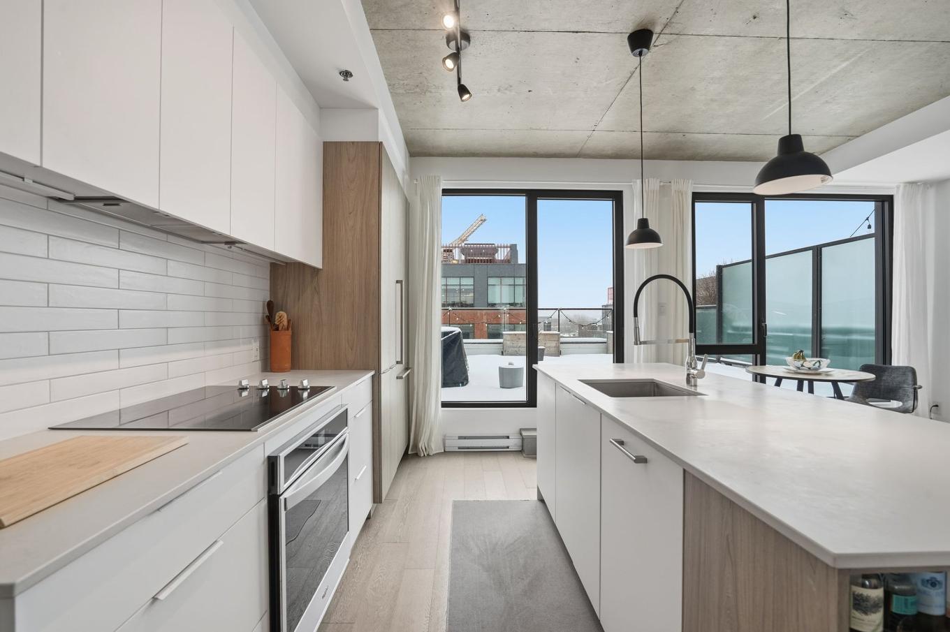 Cuisine - 609-75 Rue De Castelnau O., Montréal (Villeray/Saint-Michel/Parc-Extension), QC - Indoor Photo Showing Kitchen With Upgraded Kitchen