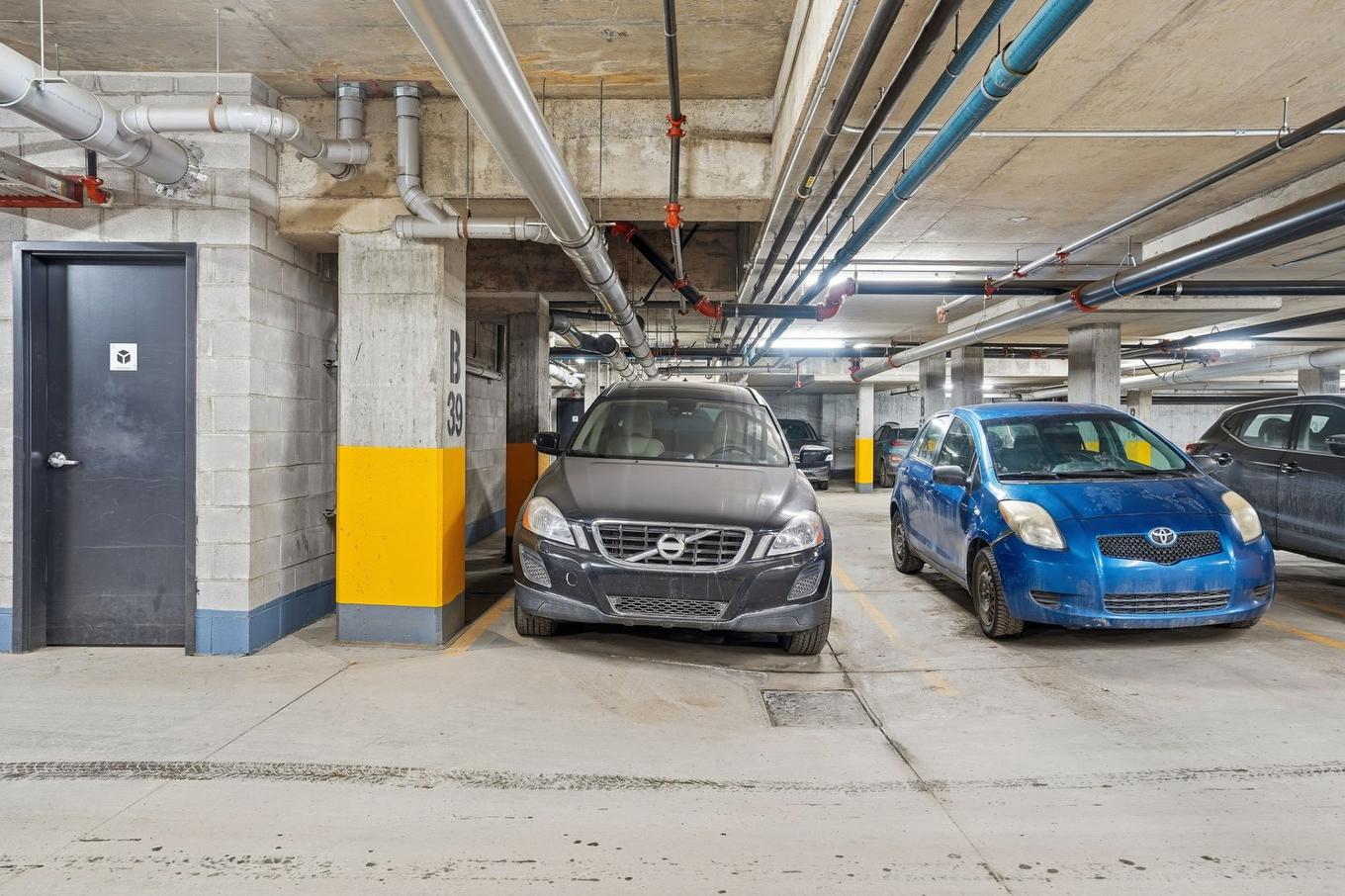 Garage - 609-75 Rue De Castelnau O., Montréal (Villeray/Saint-Michel/Parc-Extension), QC - Indoor Photo Showing Garage