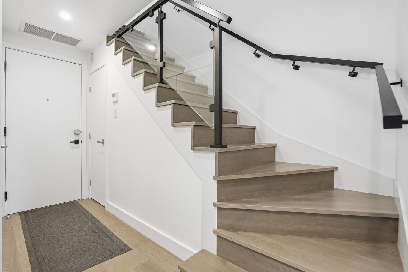 Hall d'entrée/Vestibule - 609-75 Rue De Castelnau O., Montréal (Villeray/Saint-Michel/Parc-Extension), QC - Indoor Photo Showing Other Room