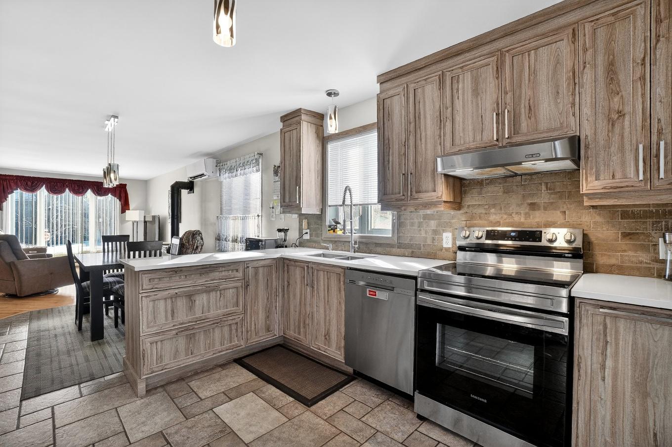 Cuisine - 618 Carré Lemer-St-Germain, Saint-Jérôme, QC - Indoor Photo Showing Kitchen