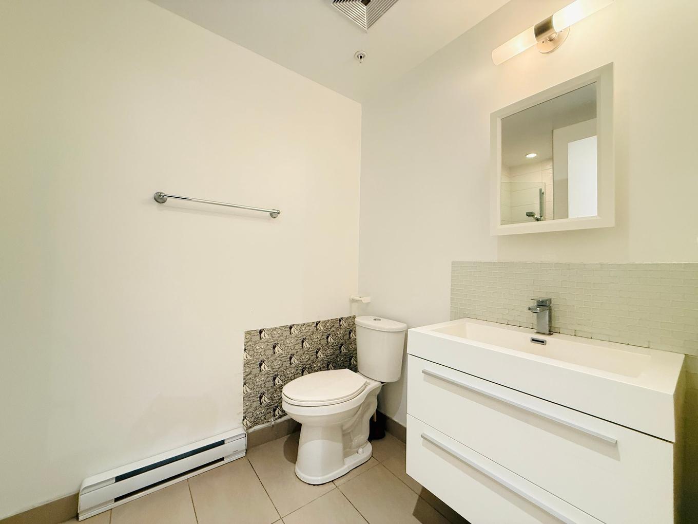 Bathroom - 1805-405 Rue De La Concorde, Montréal (Ville-Marie), QC - Indoor Photo Showing Bathroom