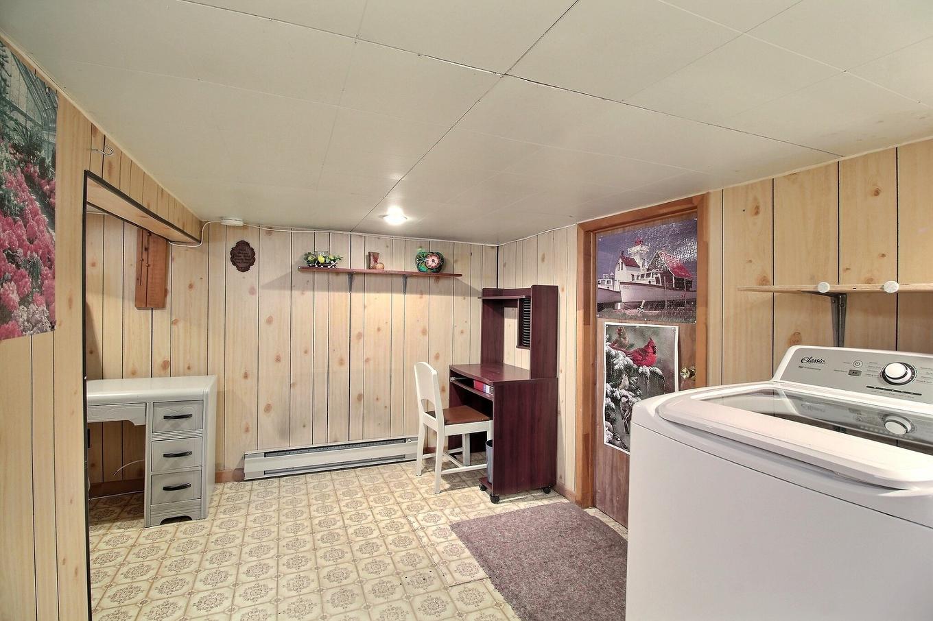Salle de lavage - 821 8E Avenue, Senneterre - Ville, QC - Indoor Photo Showing Laundry Room