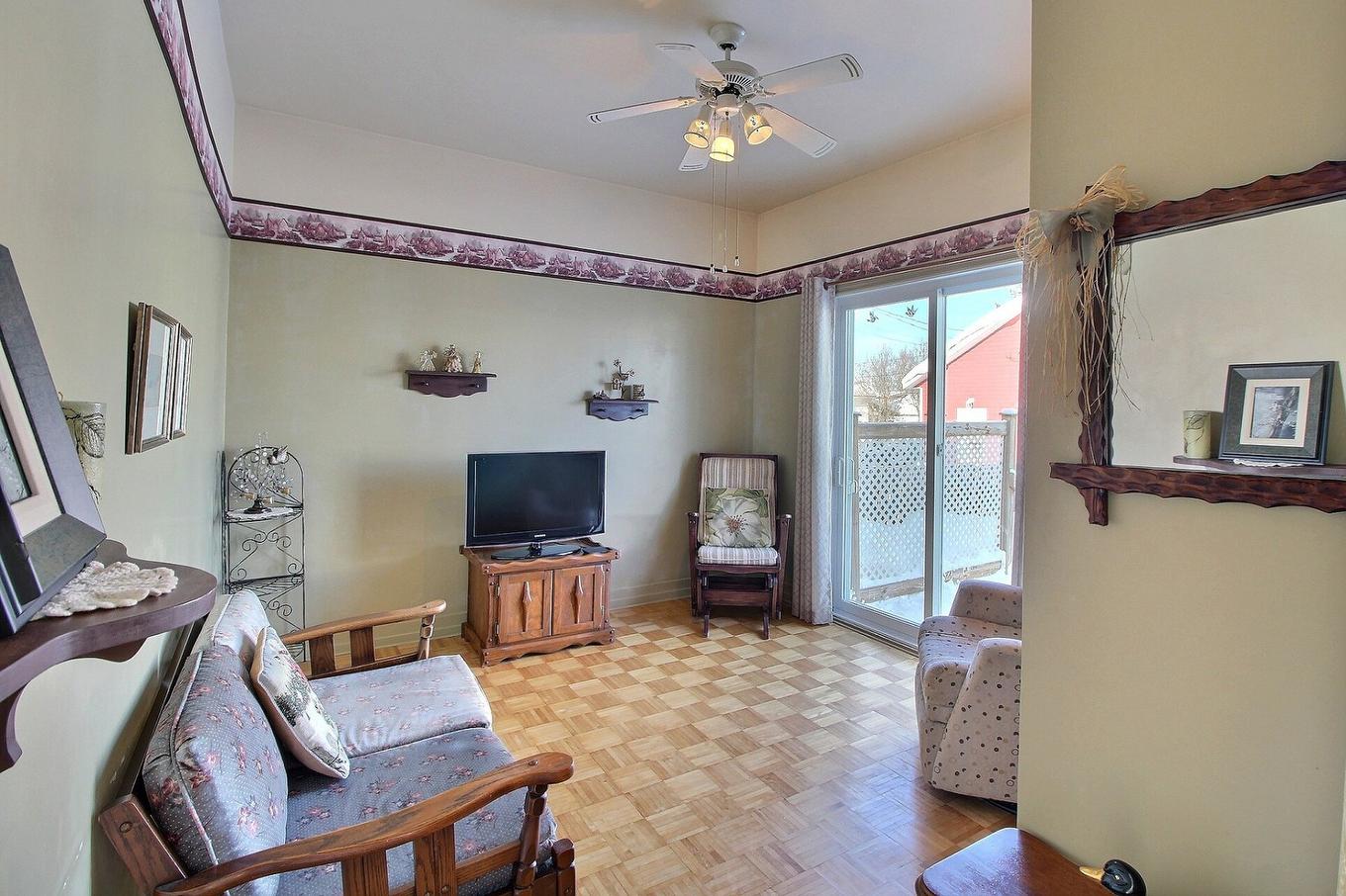 Salon - 821 8E Avenue, Senneterre - Ville, QC - Indoor