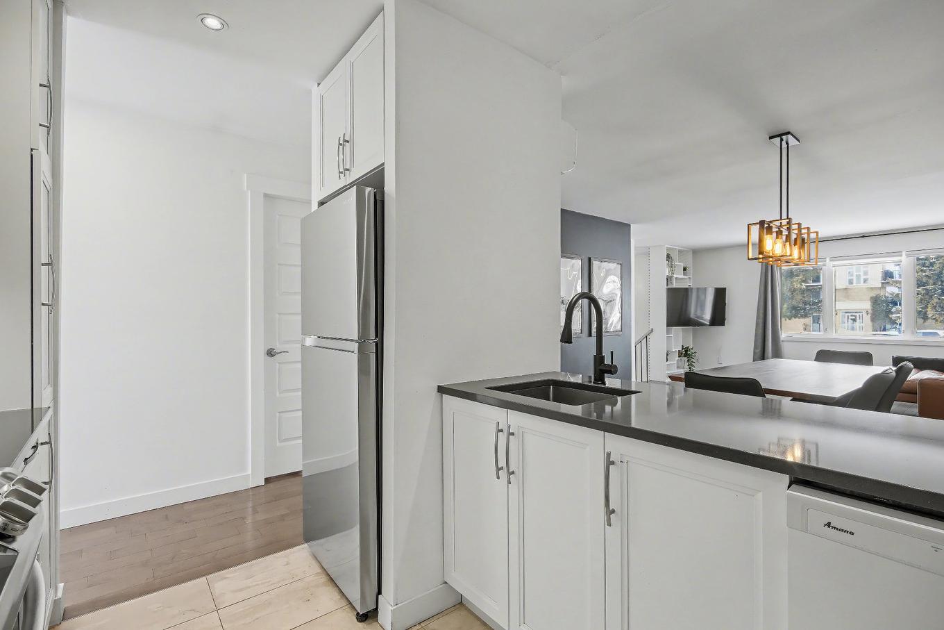 Cuisine - 1025 Boul. De Normandie, Saint-Jean-Sur-Richelieu, QC - Indoor Photo Showing Kitchen With Upgraded Kitchen