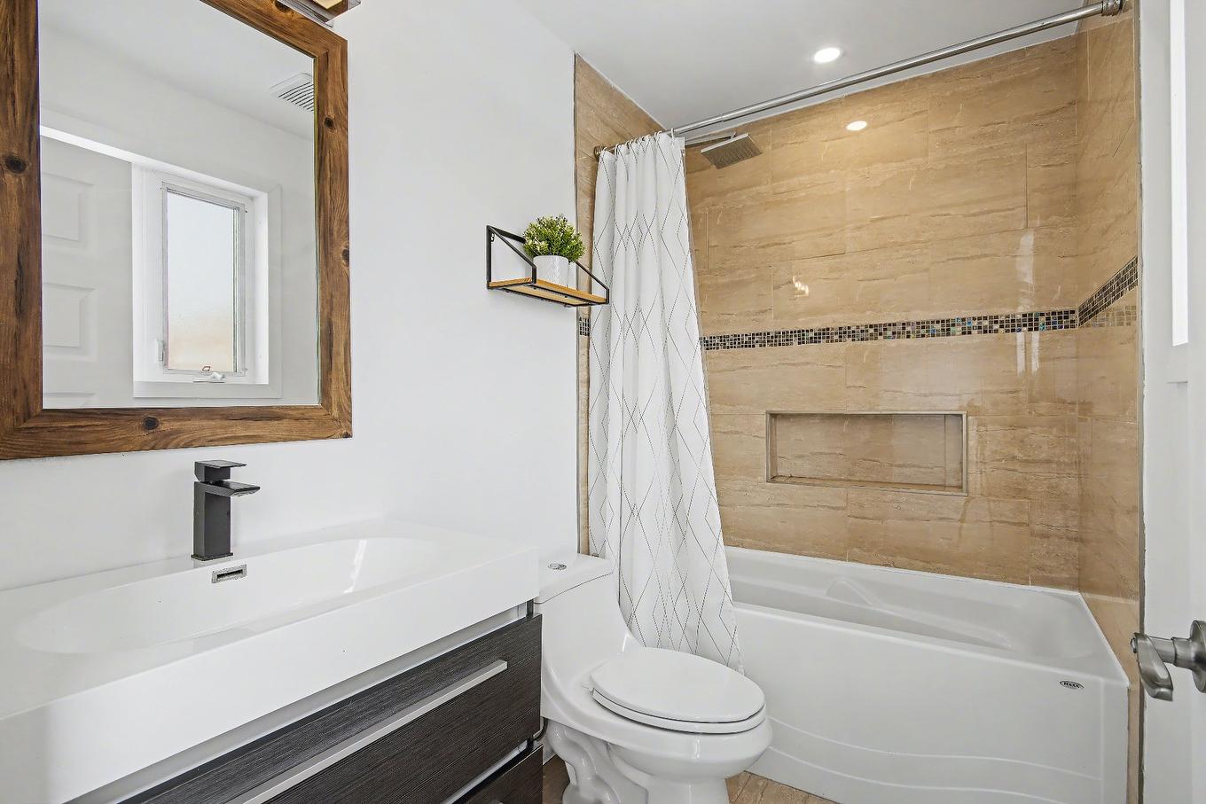 Salle de bains - 1025 Boul. De Normandie, Saint-Jean-Sur-Richelieu, QC - Indoor Photo Showing Bathroom