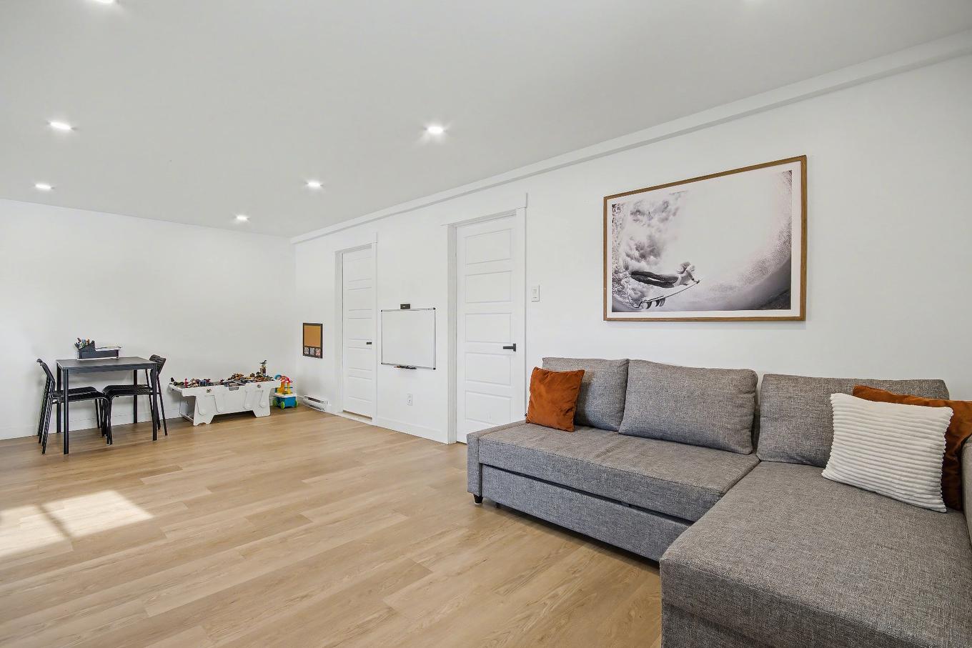 Salle familiale - 1025 Boul. De Normandie, Saint-Jean-Sur-Richelieu, QC - Indoor Photo Showing Living Room