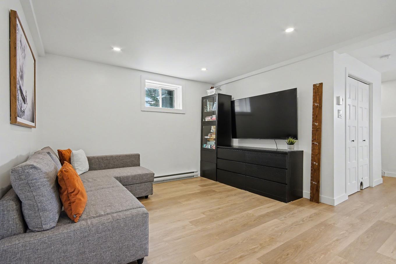 Salle familiale - 1025 Boul. De Normandie, Saint-Jean-Sur-Richelieu, QC - Indoor