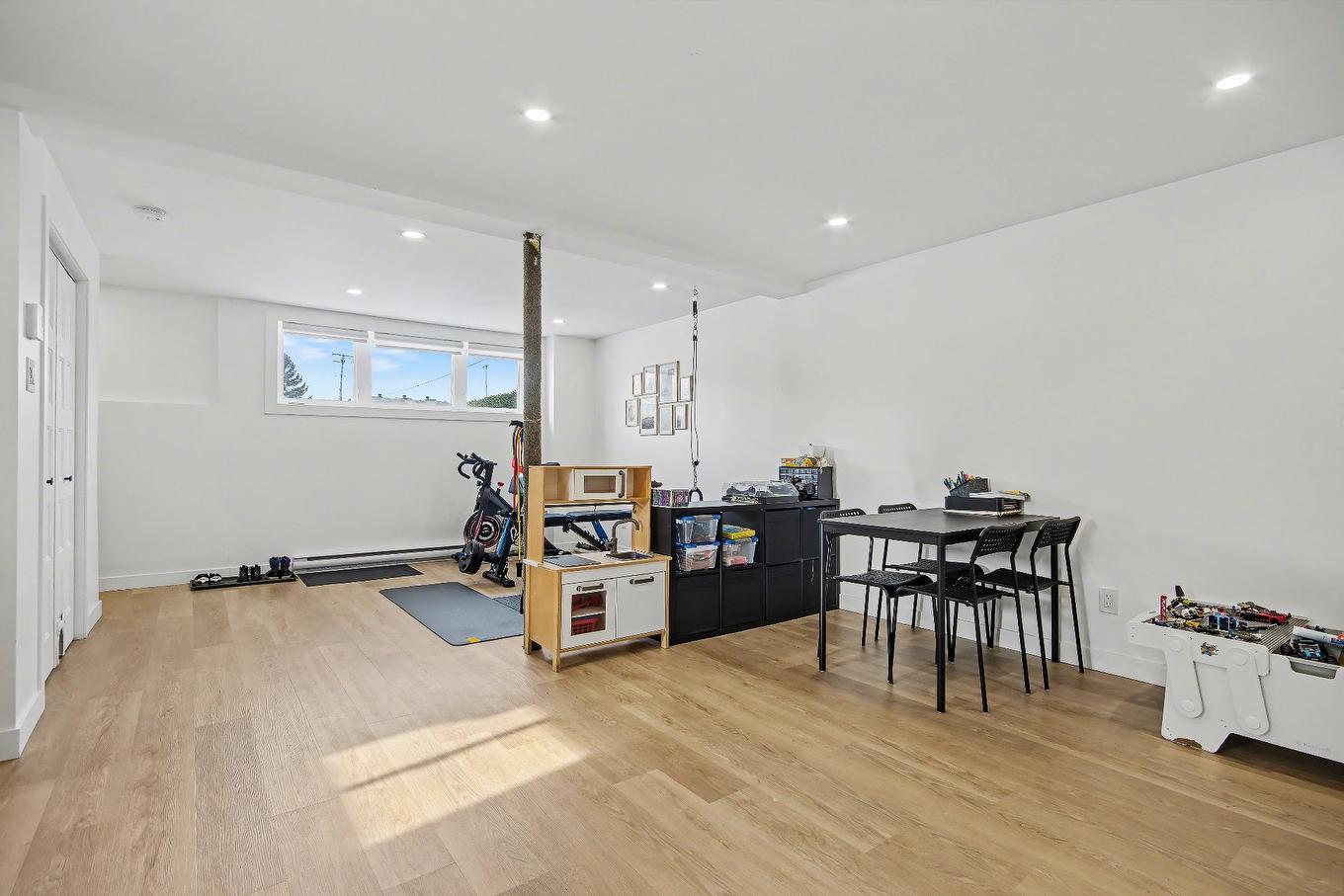 Salle familiale - 1025 Boul. De Normandie, Saint-Jean-Sur-Richelieu, QC - Indoor Photo Showing Other Room