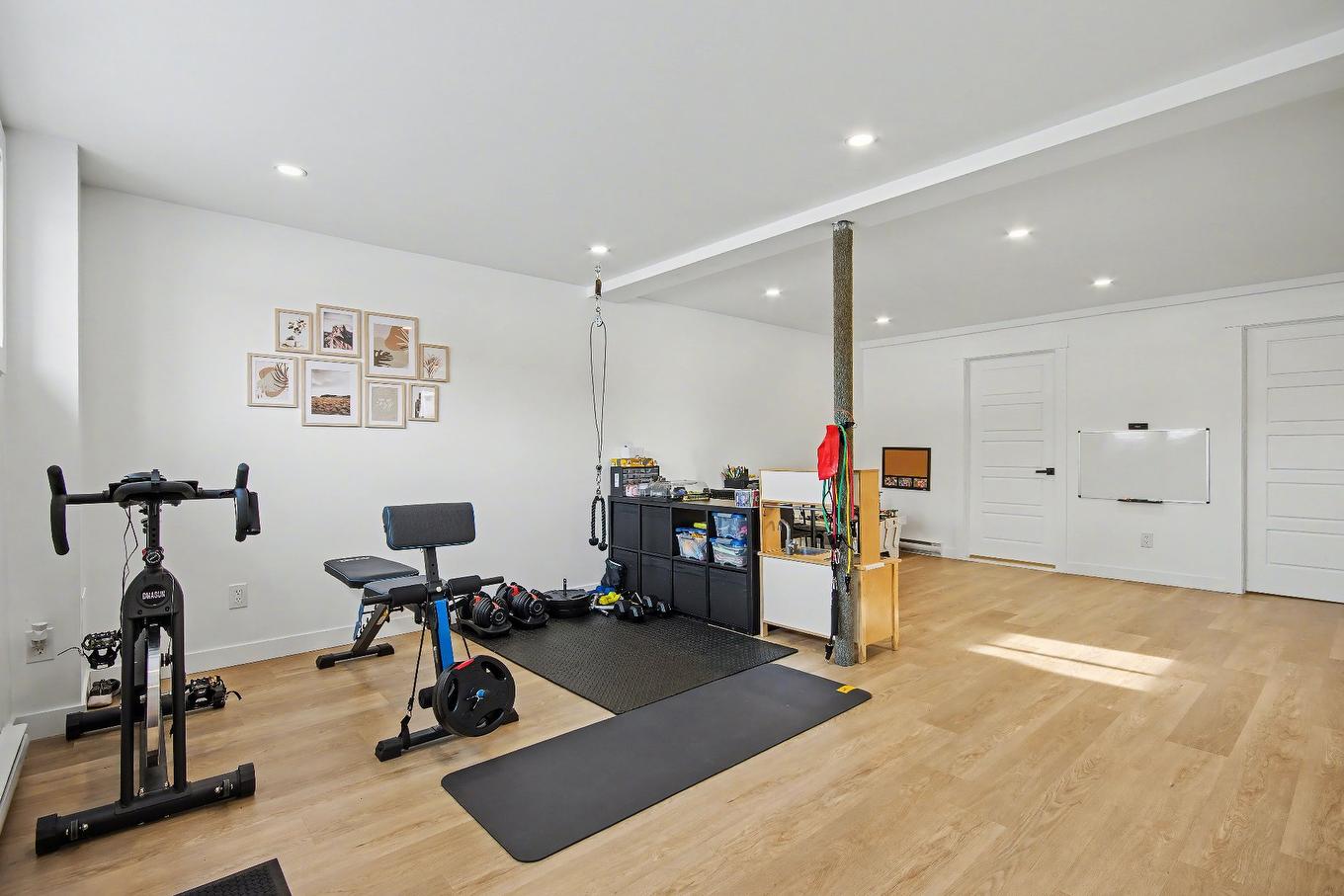Salle familiale - 1025 Boul. De Normandie, Saint-Jean-Sur-Richelieu, QC - Indoor Photo Showing Gym Room