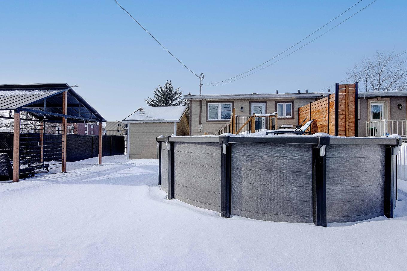 Piscine - 1025 Boul. De Normandie, Saint-Jean-Sur-Richelieu, QC - Outdoor