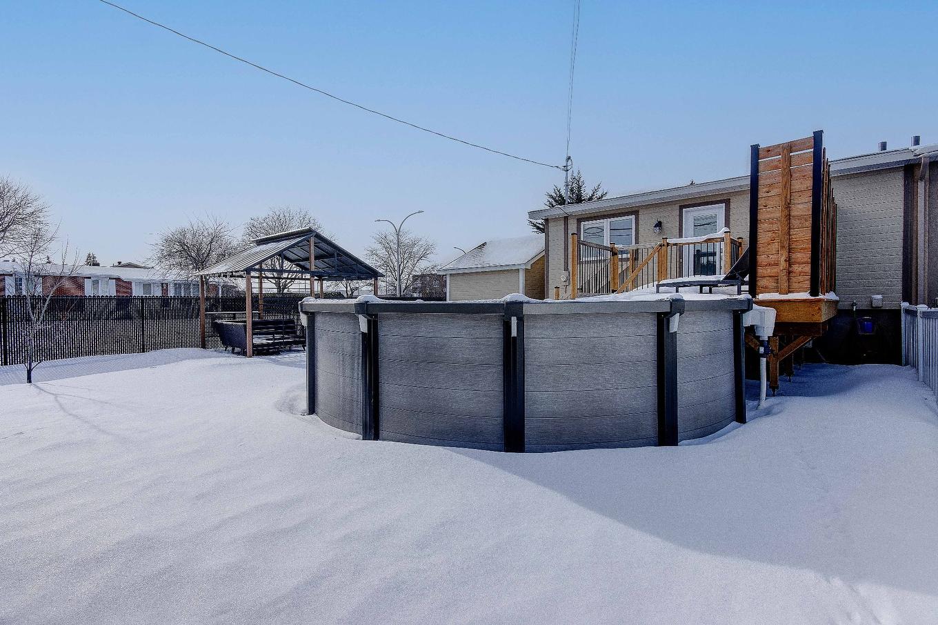 Piscine - 1025 Boul. De Normandie, Saint-Jean-Sur-Richelieu, QC - Outdoor