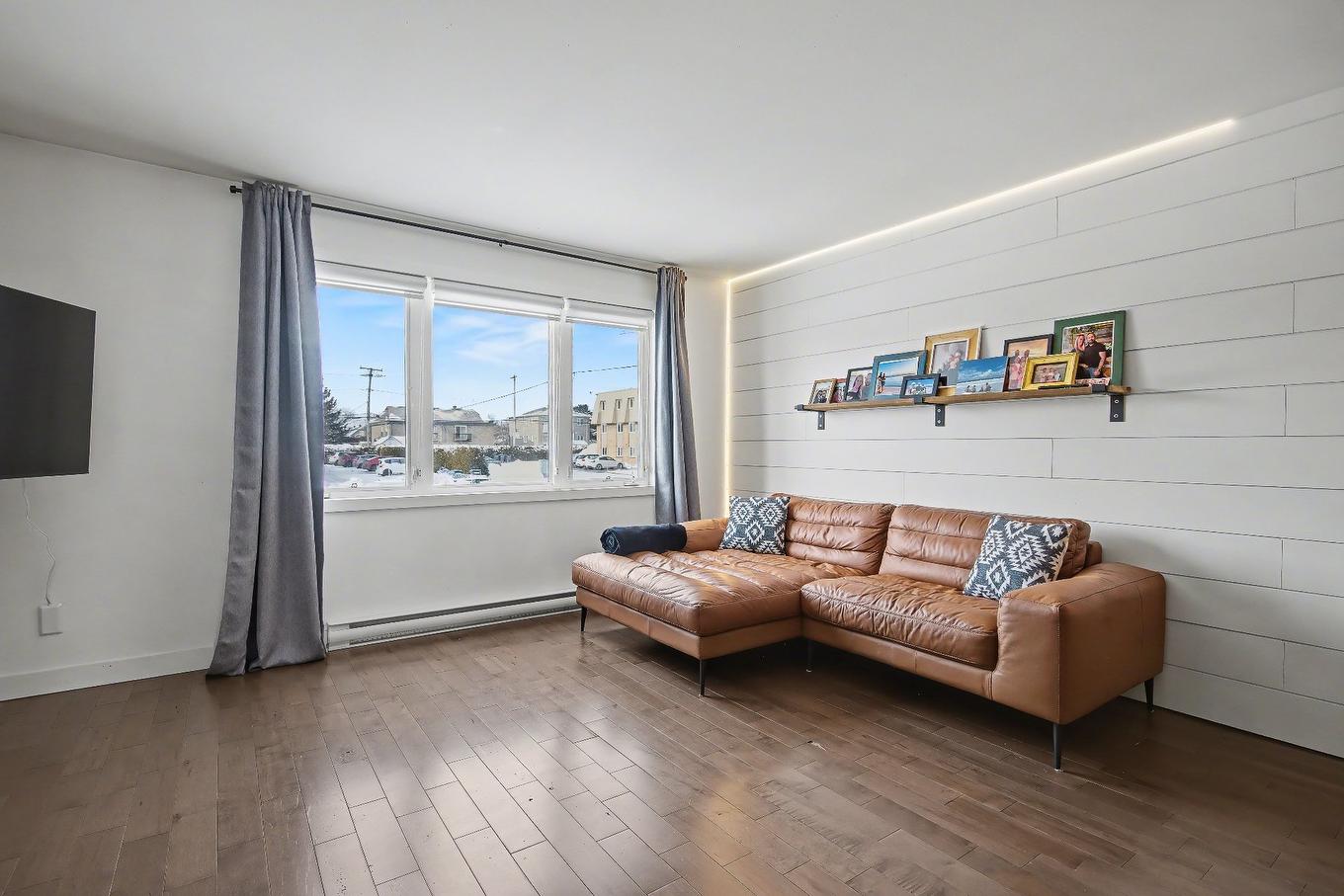 Salon - 1025 Boul. De Normandie, Saint-Jean-Sur-Richelieu, QC - Indoor Photo Showing Living Room