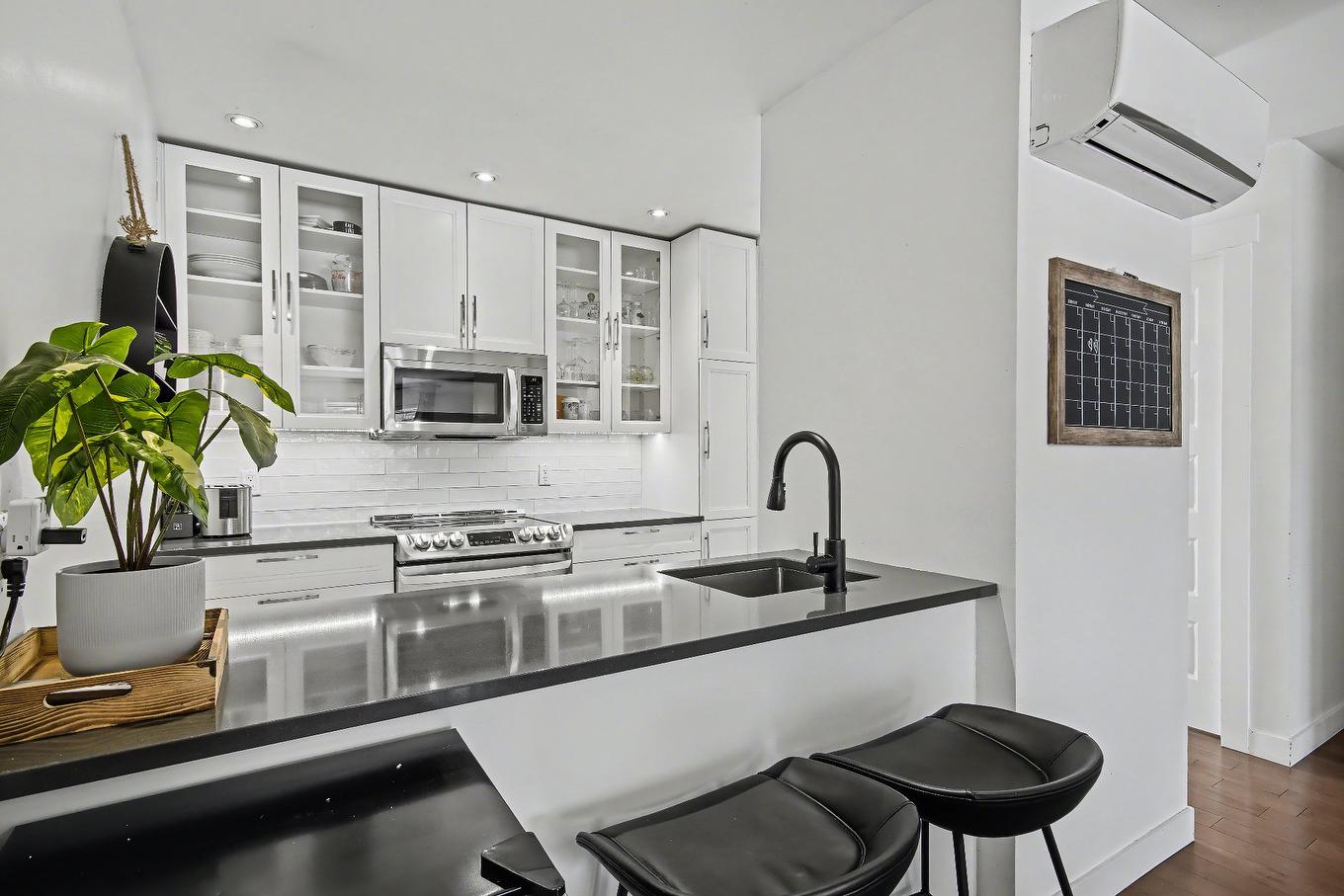 Cuisine - 1025 Boul. De Normandie, Saint-Jean-Sur-Richelieu, QC - Indoor Photo Showing Kitchen With Upgraded Kitchen