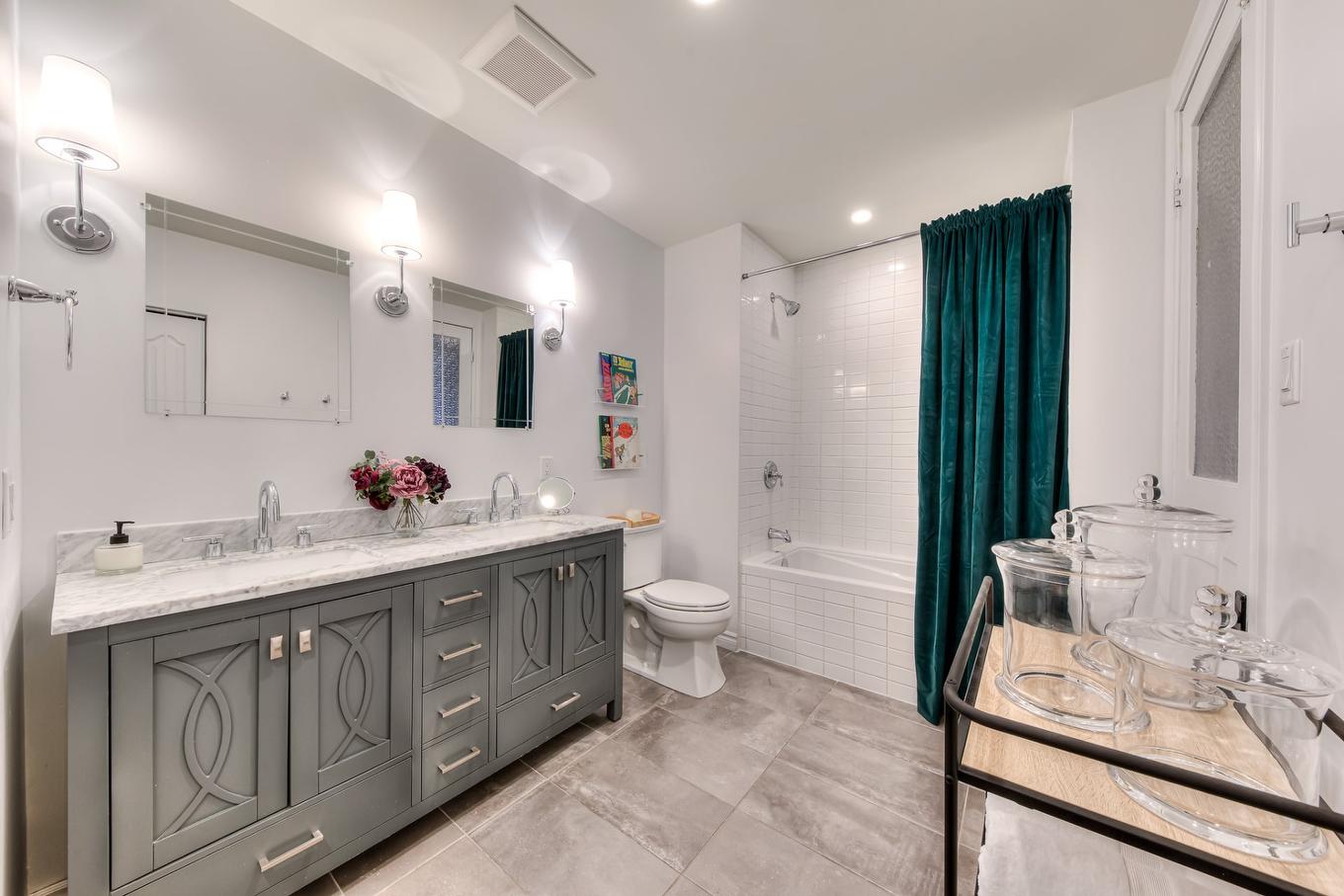 Bathroom - 6245 Av. Christophe-Colomb, Montréal (Rosemont/La Petite-Patrie), QC - Indoor Photo Showing Bathroom