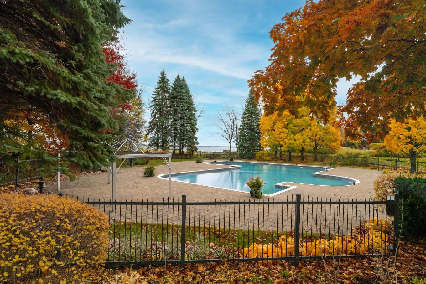 Pool - 1107-100 Rue Berlioz, Montréal (Verdun/Île-Des-Soeurs), QC - Outdoor With In Ground Pool With Backyard