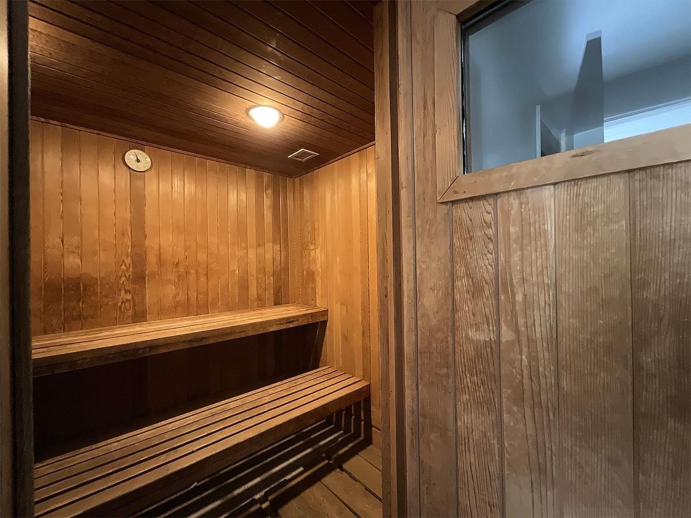 Sauna - 104-5700 Av. Rembrandt, Côte-Saint-Luc, QC - Indoor Photo Showing Other Room