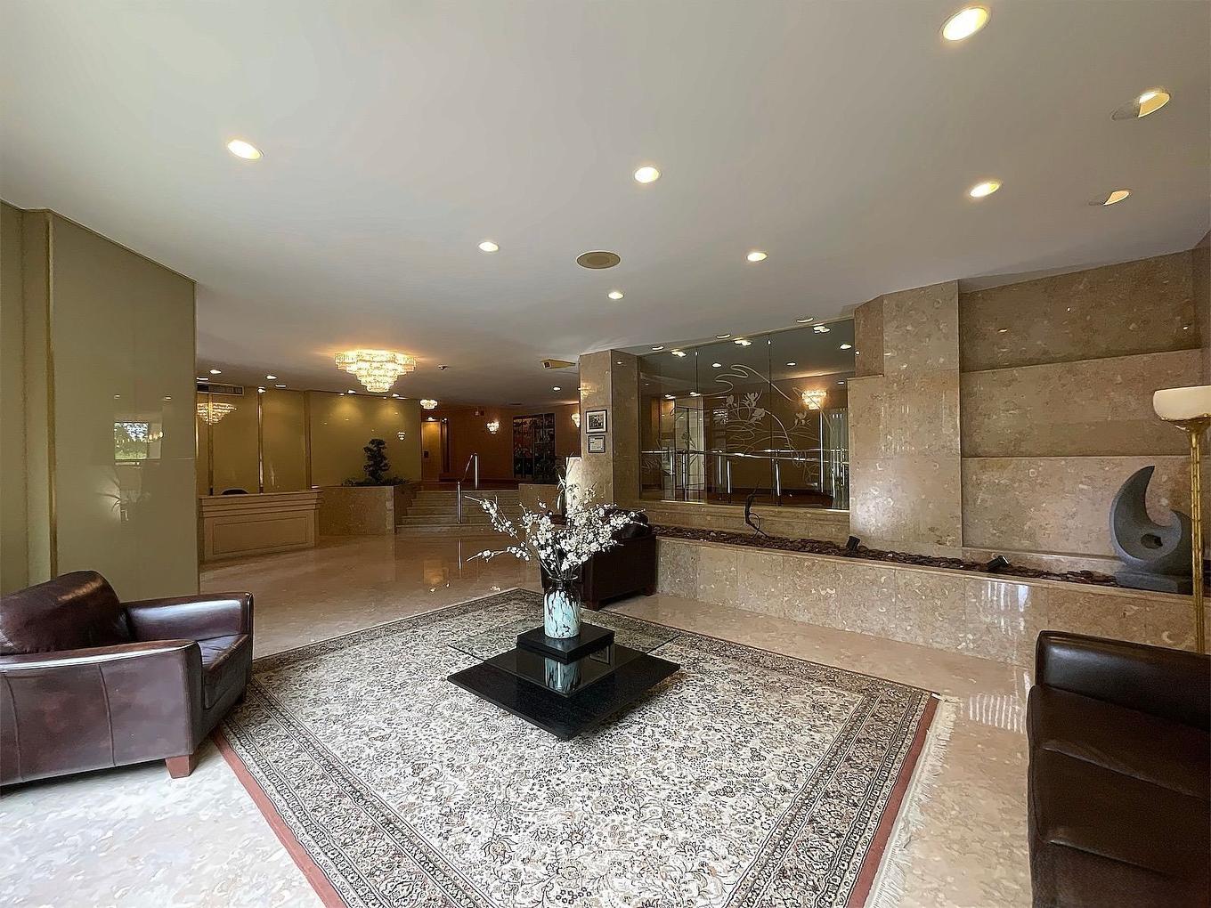 Reception area - 104-5700 Av. Rembrandt, Côte-Saint-Luc, QC - Indoor