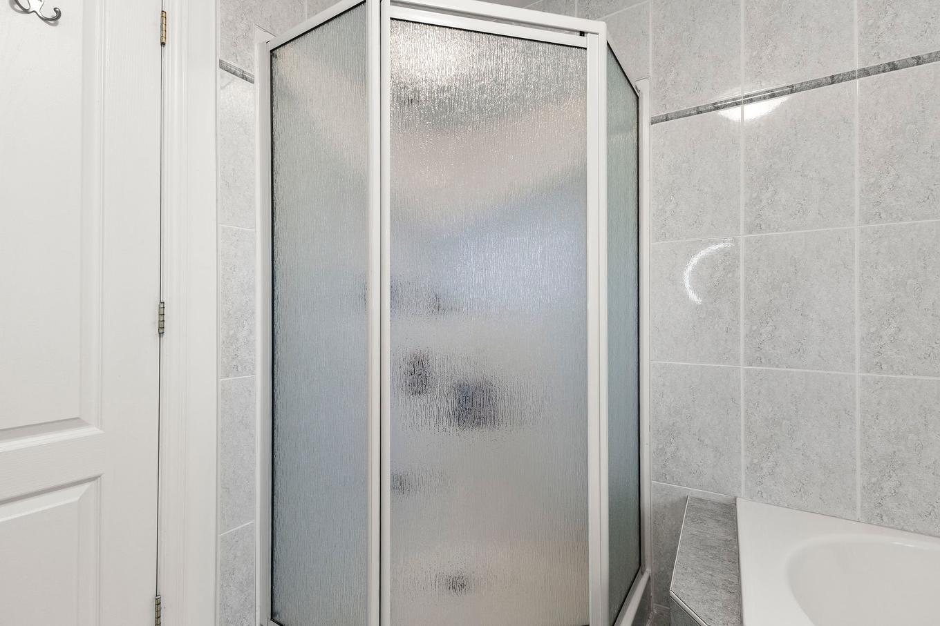 Salle de bains - 40 Rue Michel-Mcnabb, Notre-Dame-De-L'Île-Perrot, QC - Indoor Photo Showing Bathroom