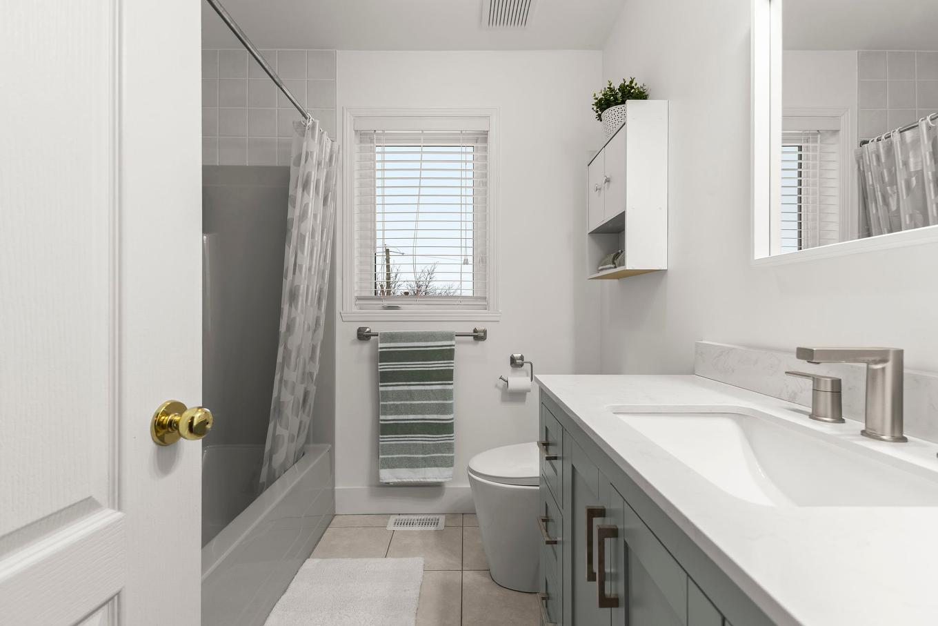 Salle de bains - 40 Rue Michel-Mcnabb, Notre-Dame-De-L'Île-Perrot, QC - Indoor Photo Showing Bathroom