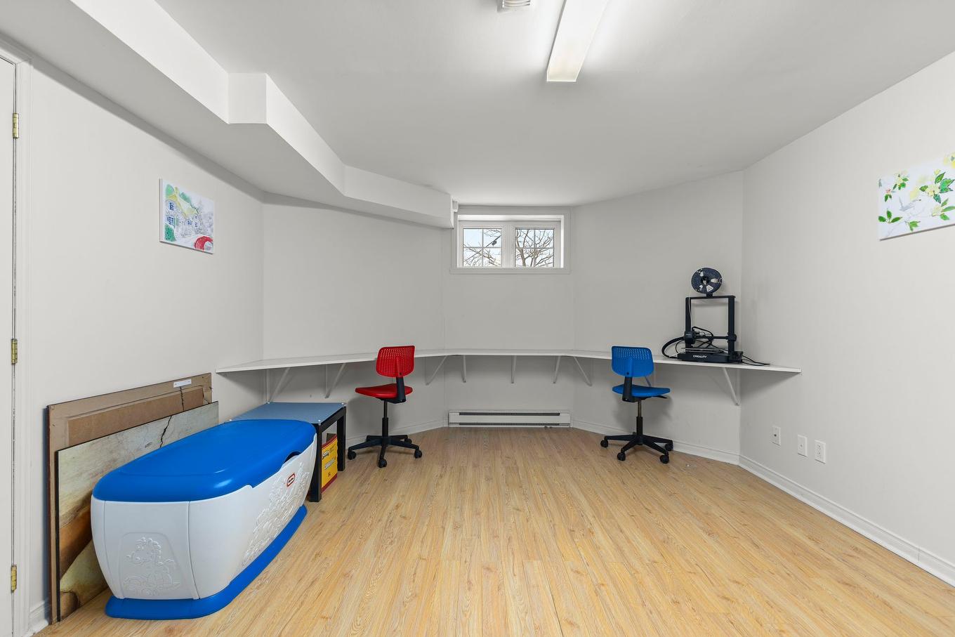 Salle familiale - 40 Rue Michel-Mcnabb, Notre-Dame-De-L'Île-Perrot, QC - Indoor