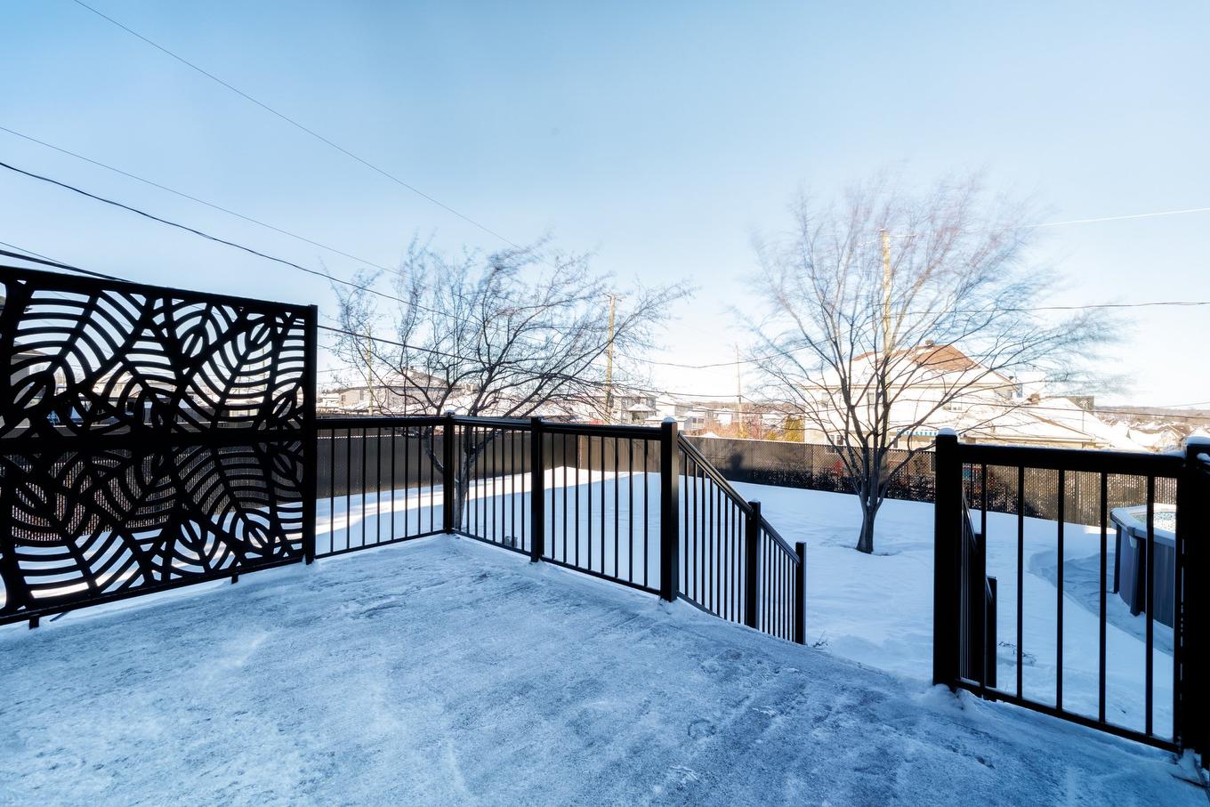 Cour - 40 Rue Michel-Mcnabb, Notre-Dame-De-L'Île-Perrot, QC - Outdoor