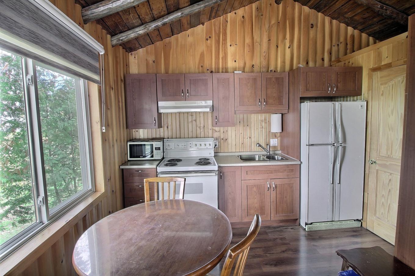 Cuisine - 1124 Ch. De La Baie-Solitaire, Rouyn-Noranda, QC - Indoor Photo Showing Kitchen With Double Sink