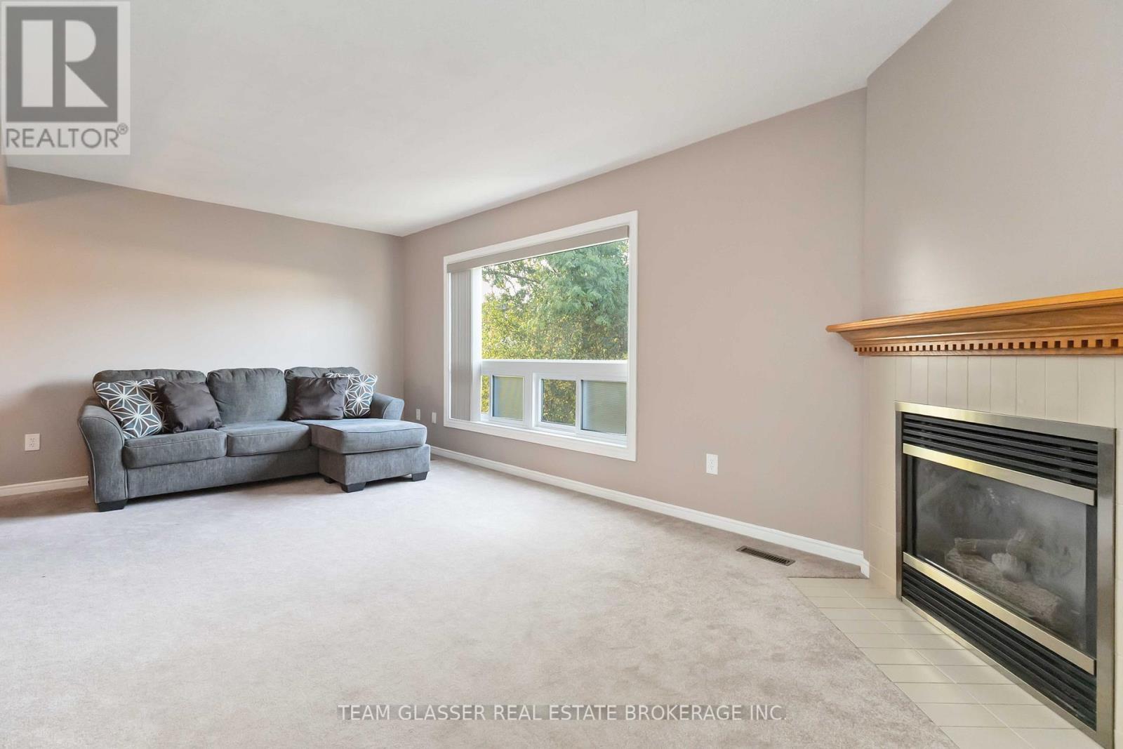 63 - 1990 Wavell Street, London East (East I), ON - Indoor Photo Showing Living Room With Fireplace