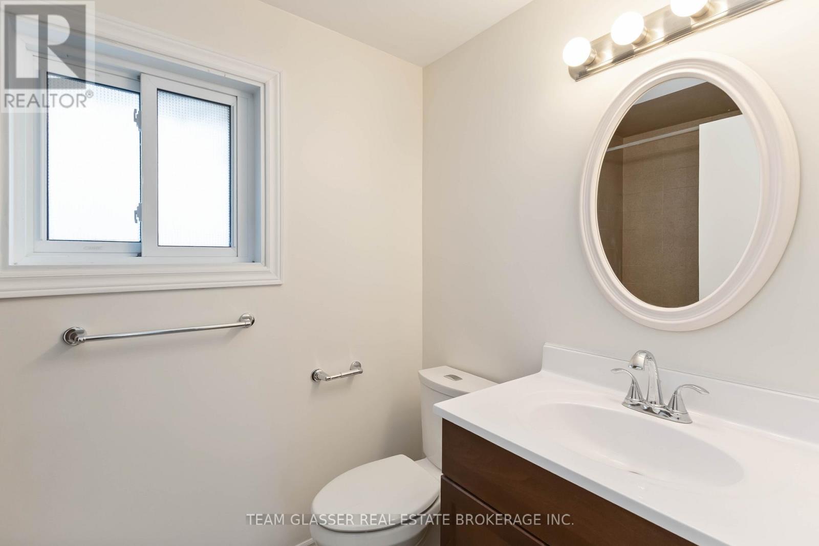 63 - 1990 Wavell Street, London East (East I), ON - Indoor Photo Showing Bathroom