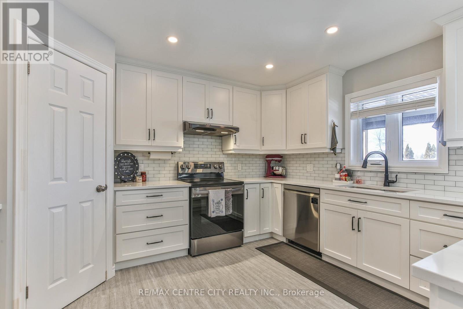 6605 Soper Road, Bayham, ON - Indoor Photo Showing Kitchen With Upgraded Kitchen