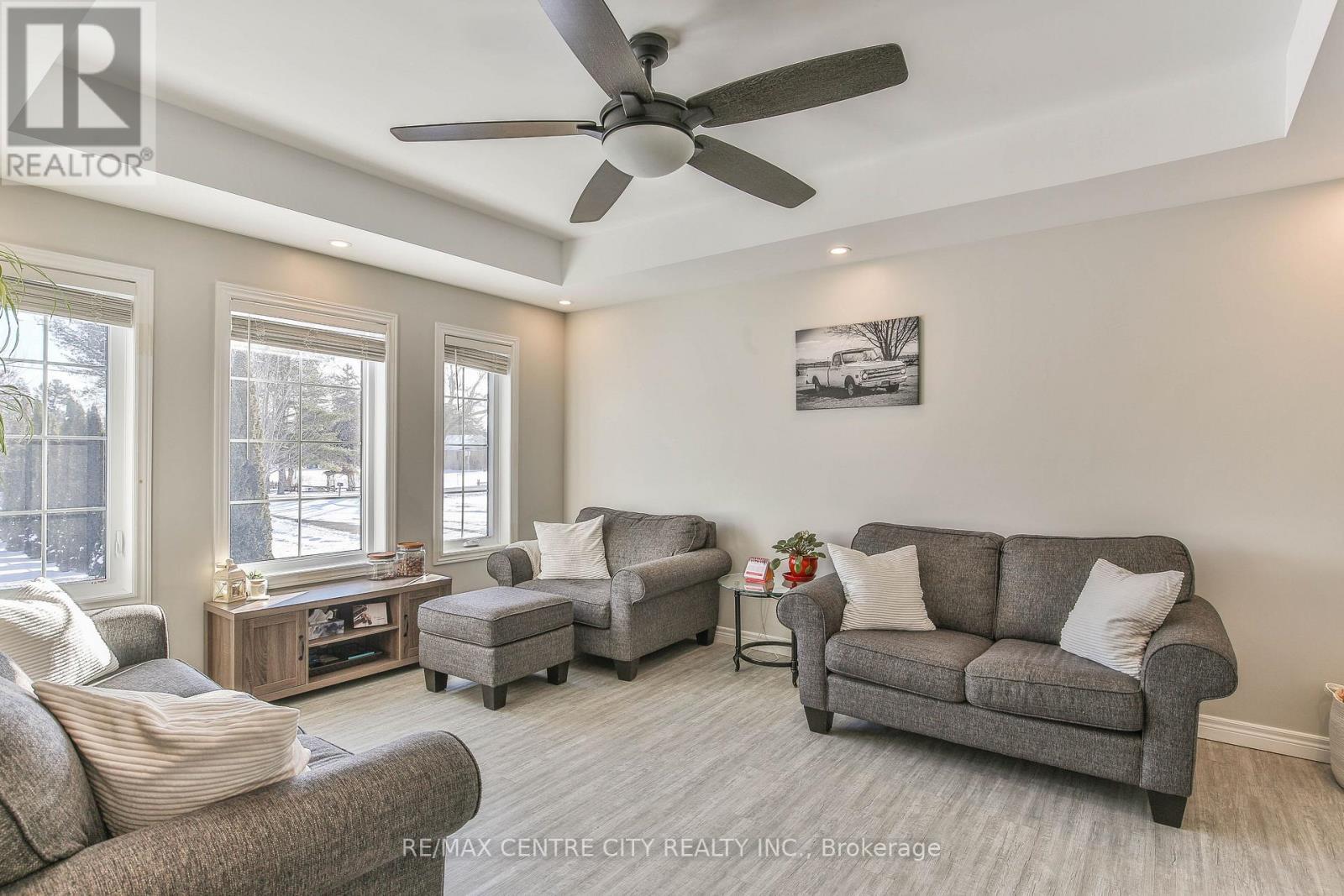 6605 Soper Road, Bayham, ON - Indoor Photo Showing Living Room