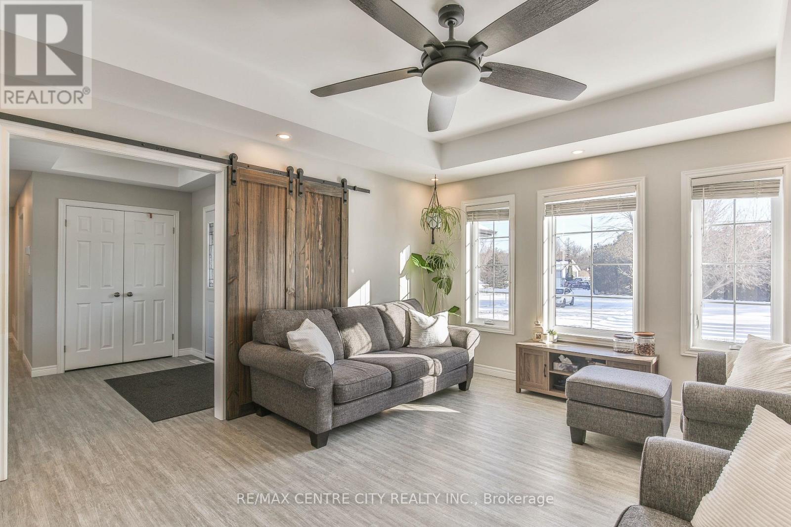 6605 Soper Road, Bayham, ON - Indoor Photo Showing Living Room