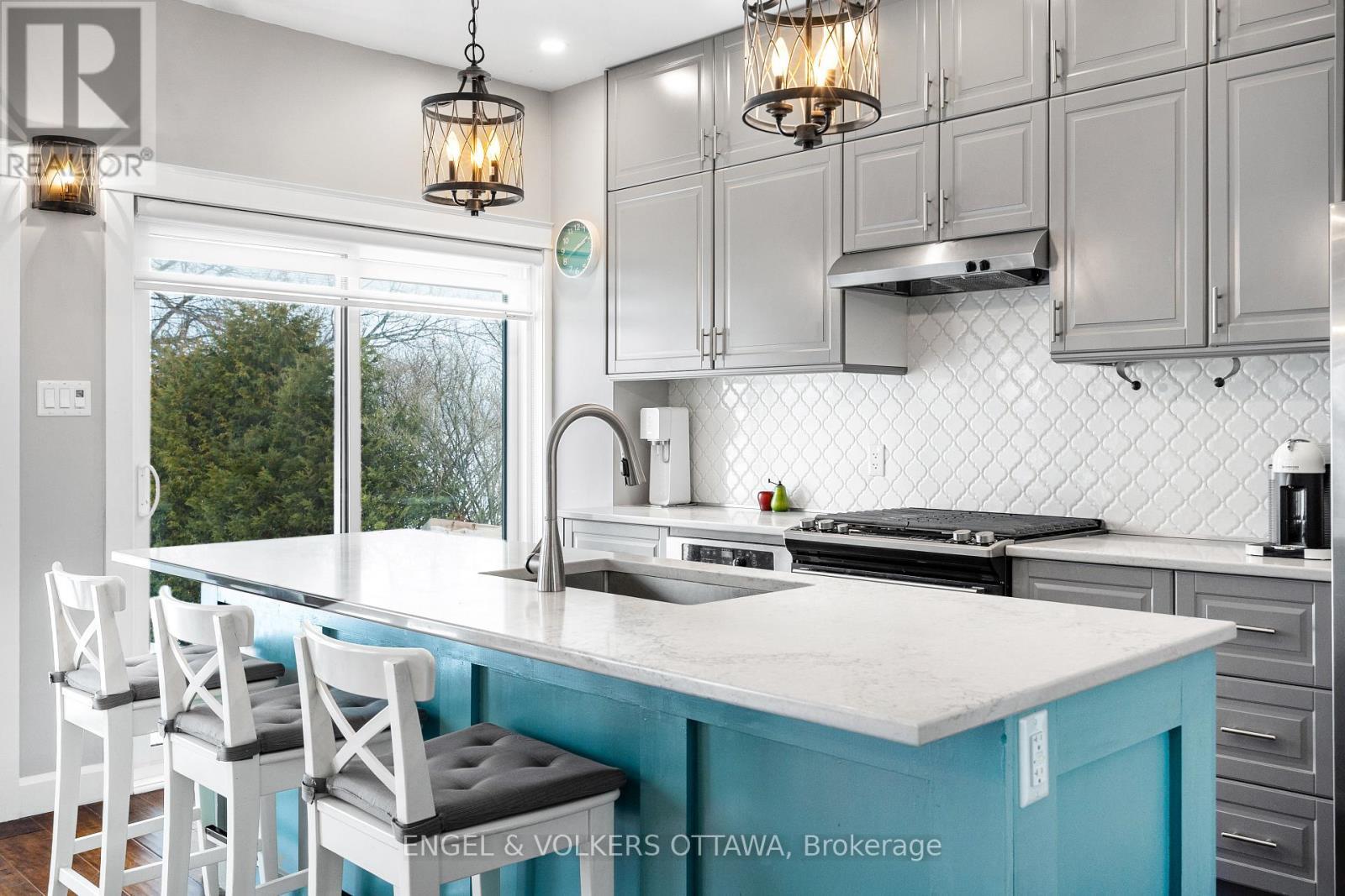 2882 Bay Road, Champlain, ON - Indoor Photo Showing Kitchen With Upgraded Kitchen