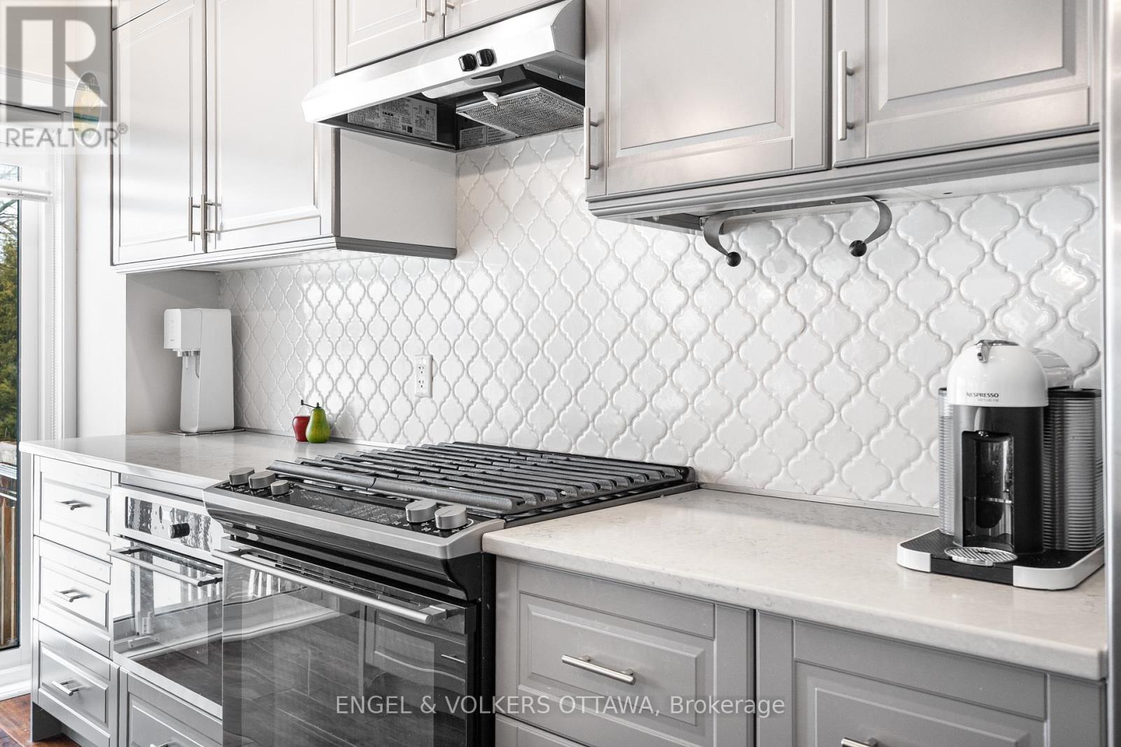 2882 Bay Road, Champlain, ON - Indoor Photo Showing Kitchen With Upgraded Kitchen