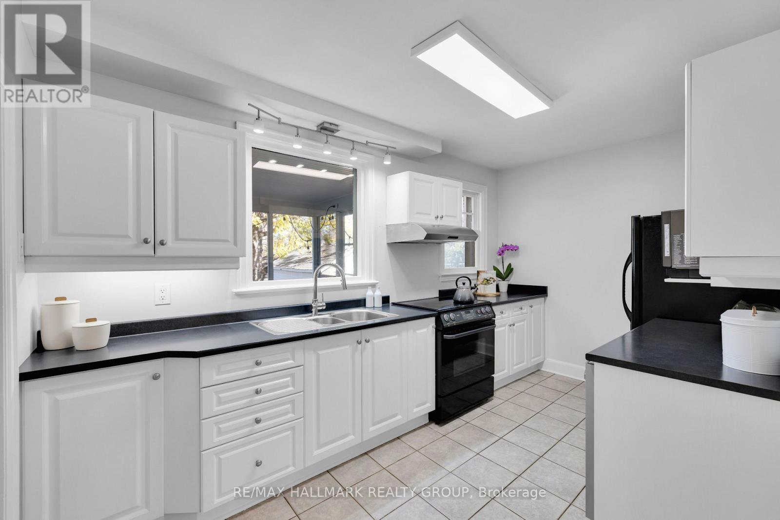 163 Ruskin Street, Ottawa, ON - Indoor Photo Showing Kitchen