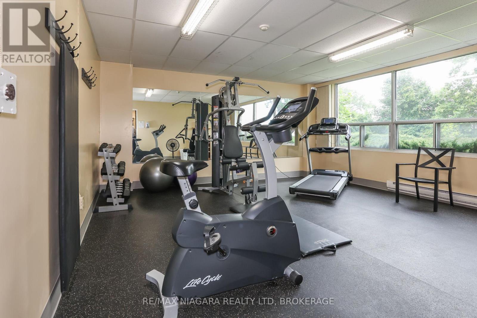 gym - 1003 - 365 Geneva Street, St. Catharines (Fairview), ON - Indoor Photo Showing Gym Room