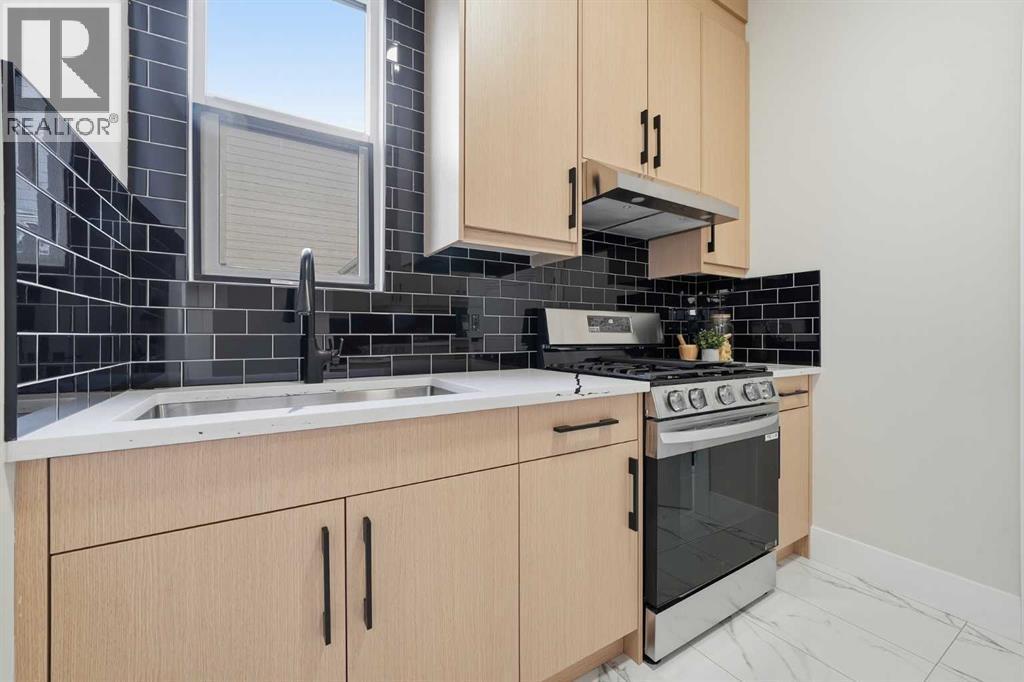 425 Watercrest Place, Chestermere, AB - Indoor Photo Showing Kitchen