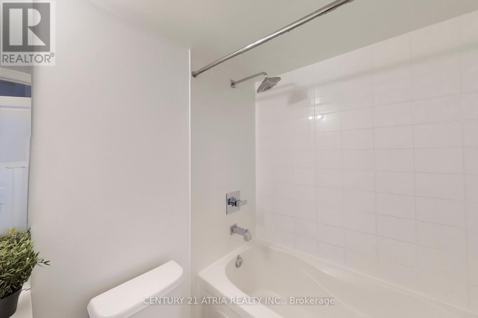 405 - 27 Rean Drive, Toronto, ON - Indoor Photo Showing Bathroom