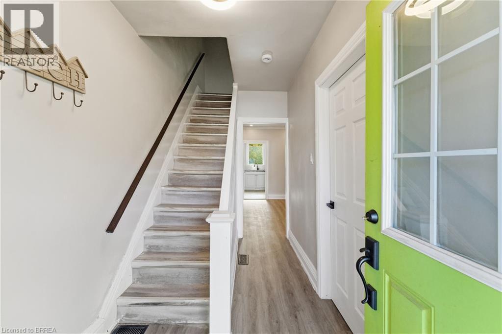 166 Beach Road, Hamilton, ON - Indoor Photo Showing Other Room