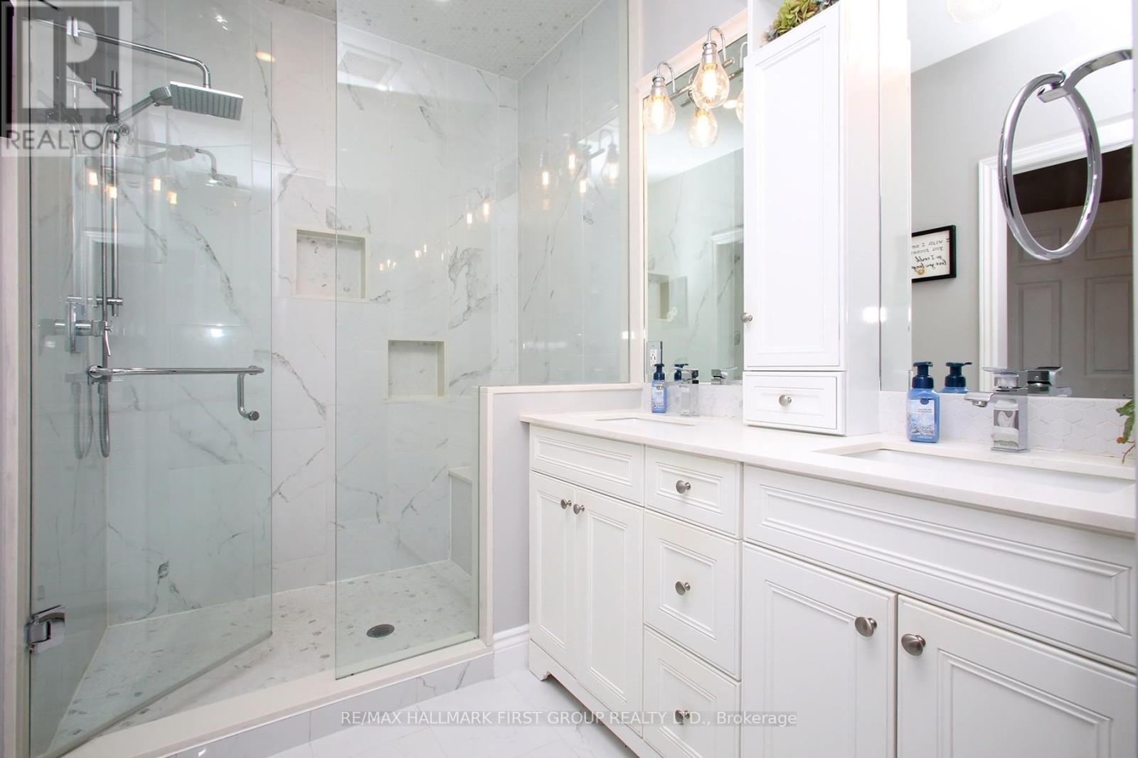 1010 Glenbourne Drive, Oshawa, ON - Indoor Photo Showing Bathroom