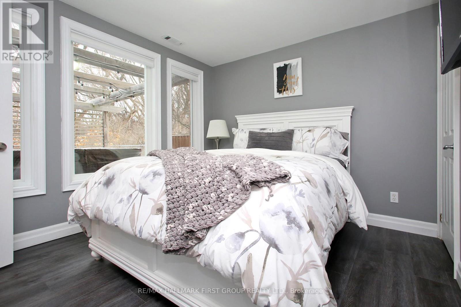 1010 Glenbourne Drive, Oshawa, ON - Indoor Photo Showing Bedroom