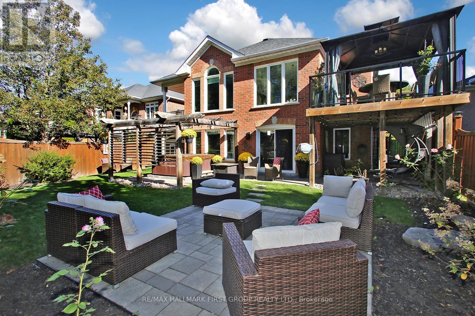 1010 Glenbourne Drive, Oshawa, ON - Outdoor