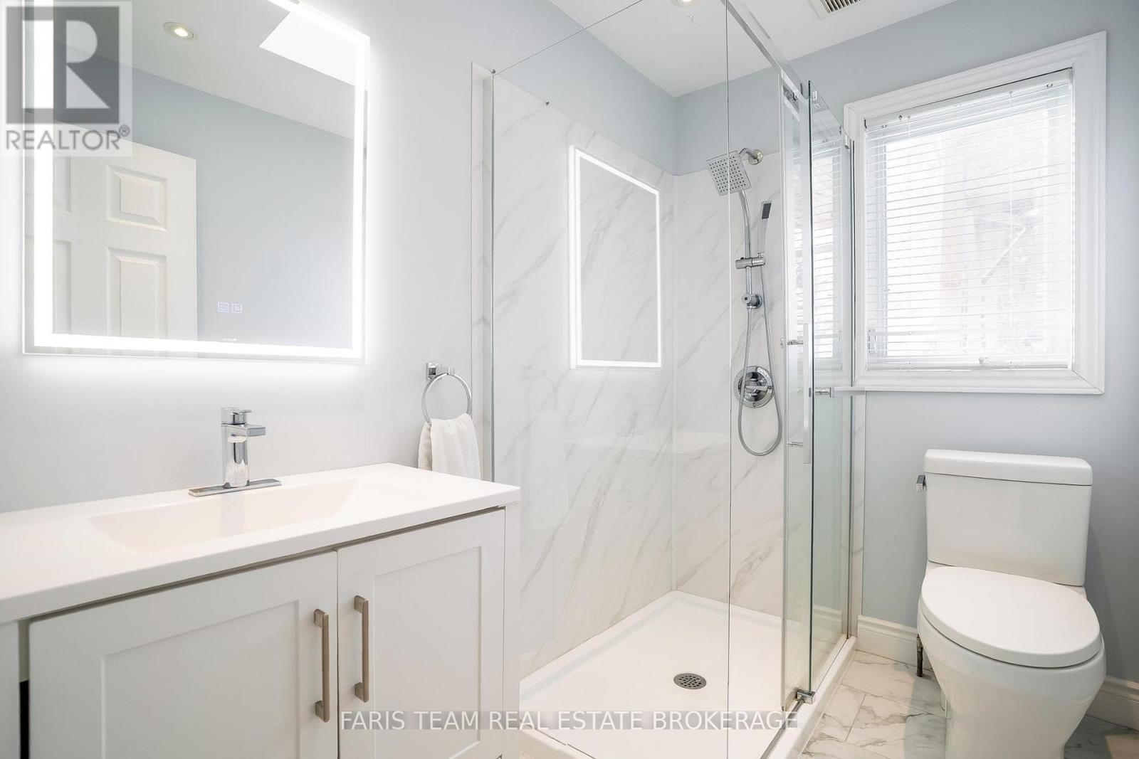 6950 Yonge Street, Innisfil, ON - Indoor Photo Showing Bathroom