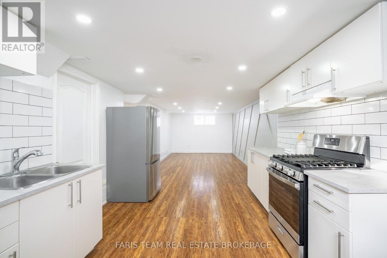 6950 Yonge Street, Innisfil, ON - Indoor Photo Showing Kitchen With Double Sink