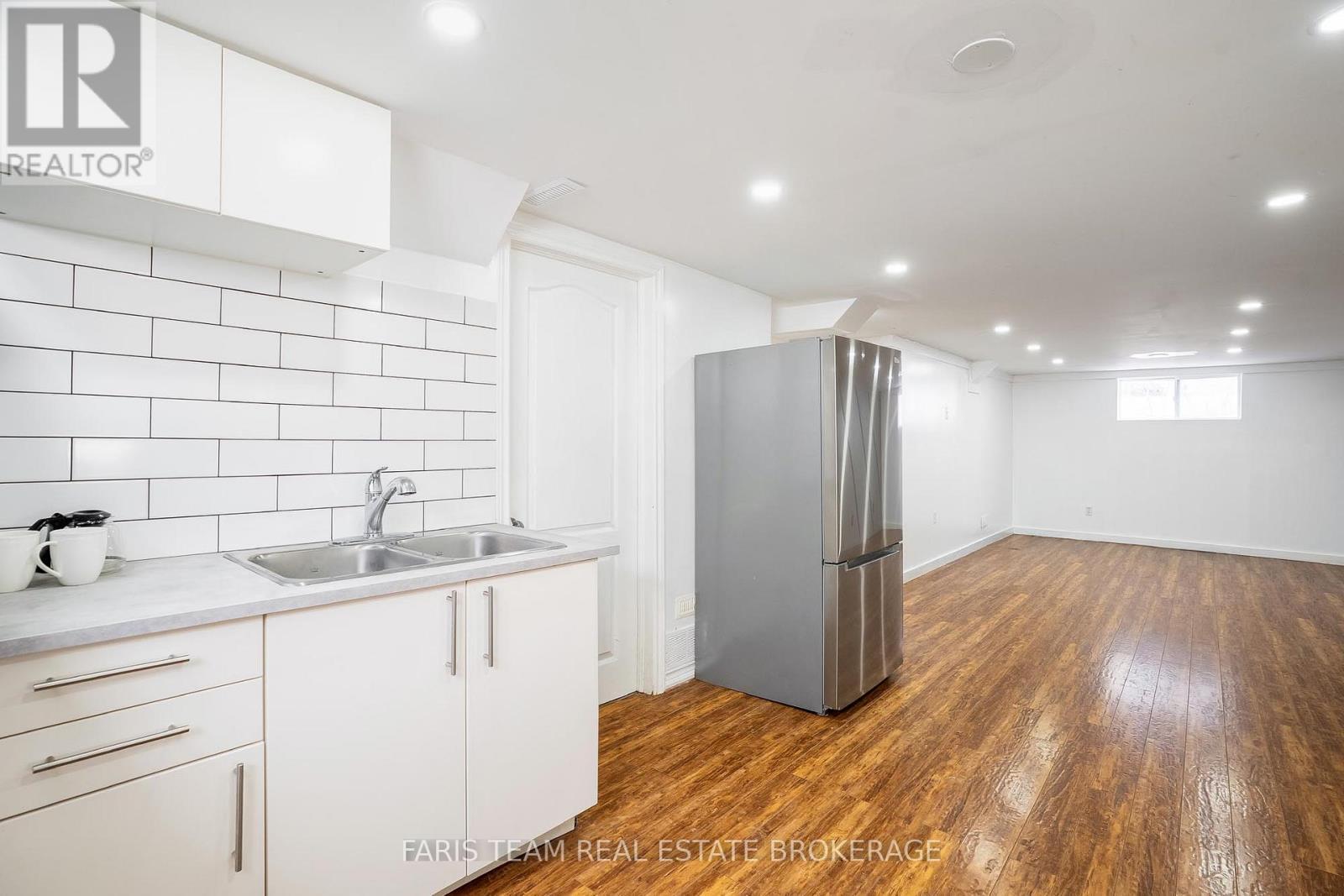 6950 Yonge Street, Innisfil, ON - Indoor Photo Showing Kitchen With Double Sink