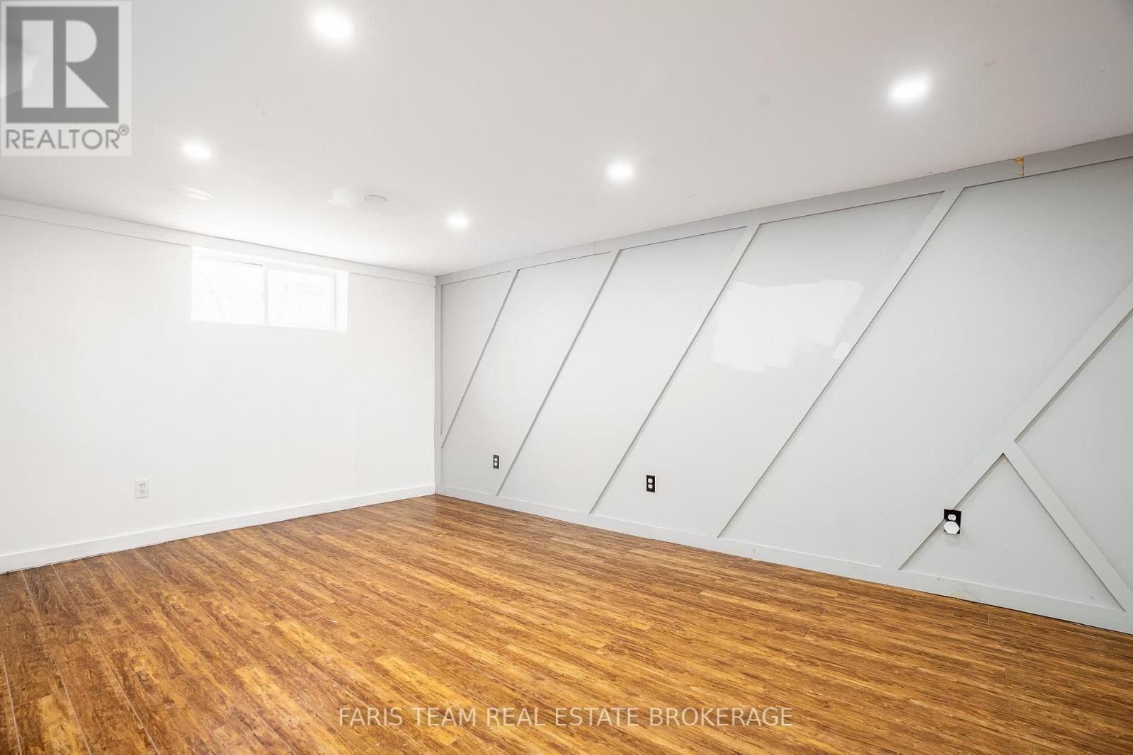 6950 Yonge Street, Innisfil, ON - Indoor Photo Showing Other Room