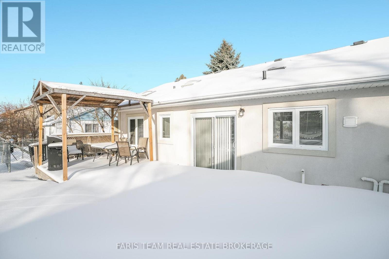 6950 Yonge Street, Innisfil, ON - Outdoor