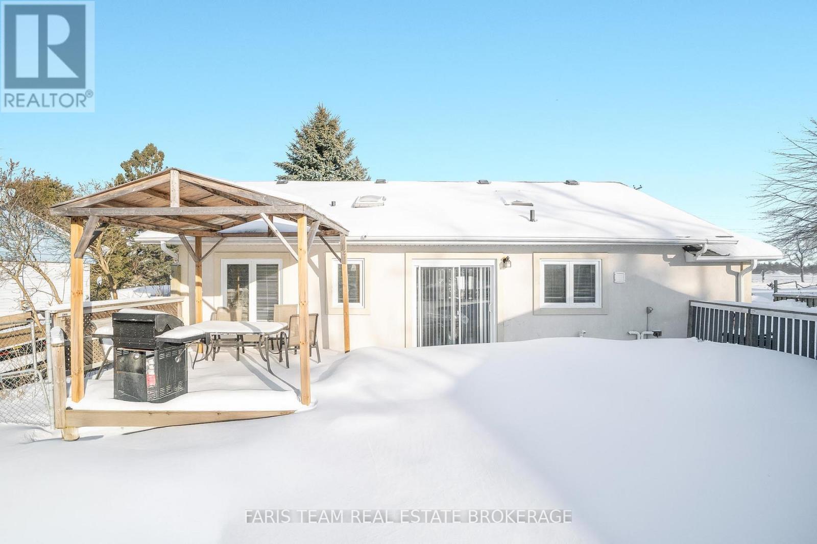 6950 Yonge Street, Innisfil, ON - Outdoor