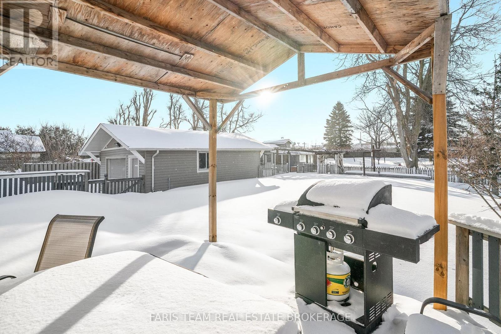 6950 Yonge Street, Innisfil, ON - Outdoor With Exterior